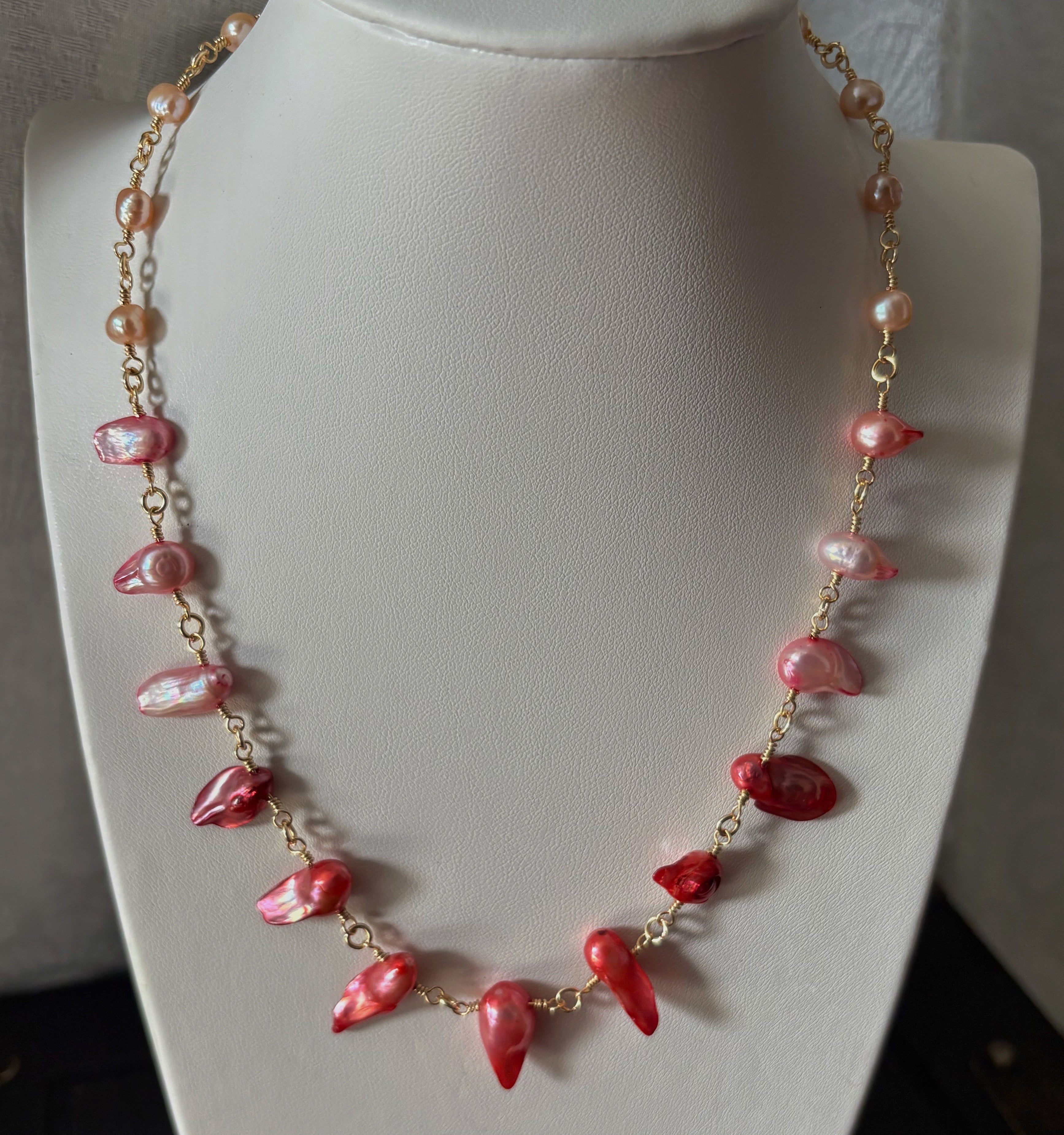 Eleanor's Pearl Necklace in Pink