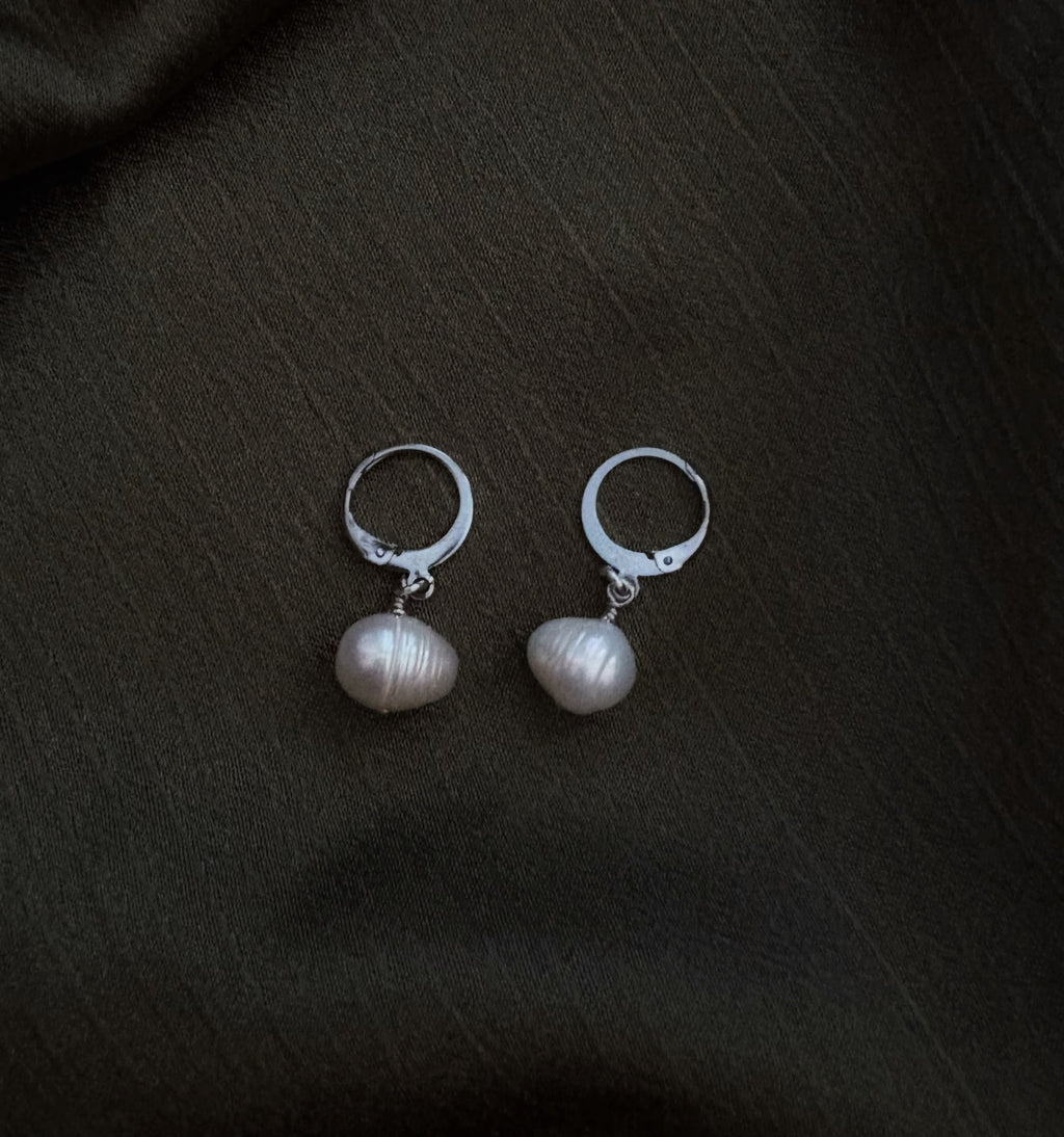 Evelyn's Single Pearl Earrings