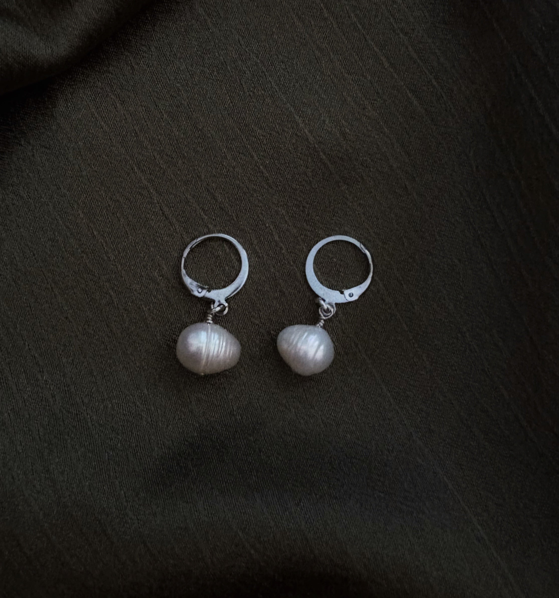 Evelyn's Single Pearl Earrings