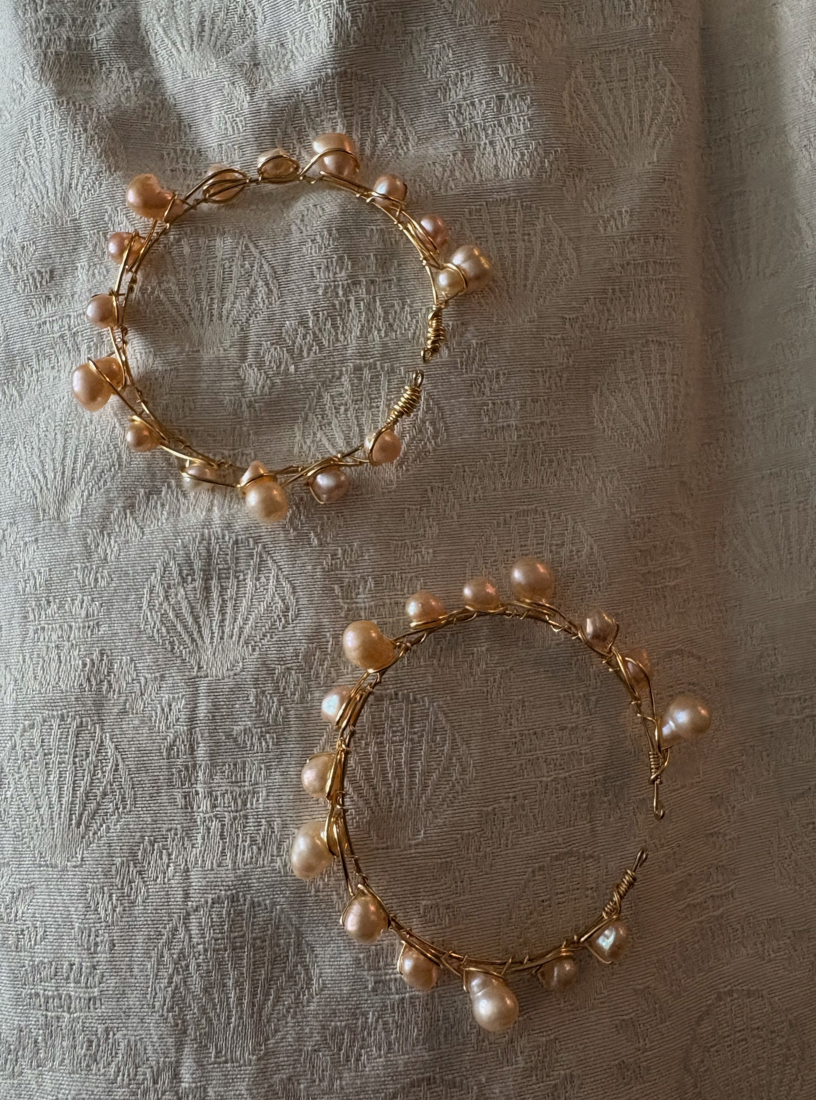 Venus Freshwater Pearl Bangle in Peach